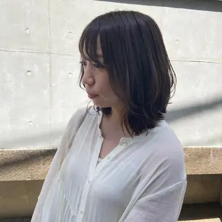 ミディアム カラー カジュアルを女っぽく 𝗮𝘆𝗮𝗰𝗼のヘアスタイル