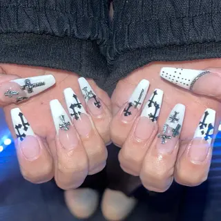 ネイル Mariris所属・ᗷᗩᑎSᗩ ᑎᗩIᒪ ՏᗩᒪOᑎのネイルデザイン