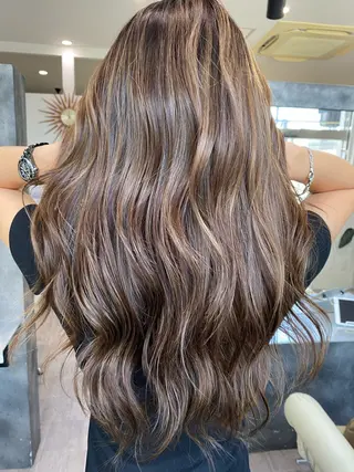 ロング カラー hair make huit8所属・ハイライト&ブリーチ 💇🏼‍♀MAHOのヘアスタイル