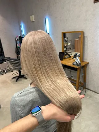 ロング カラー QUON.伊勢崎店所属・ブリーチ＆ハイトーン 歌 心のヘアスタイル