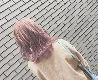 ミディアム カラー ブリーチ、パーマ 西部笑のヘアスタイル