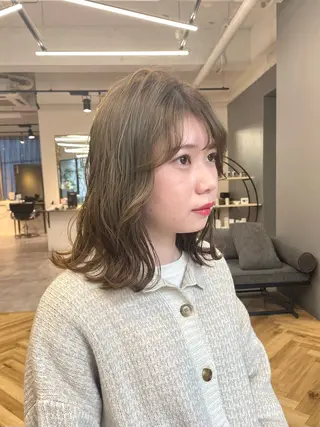 カラー 畑 麻依音のヘアスタイル