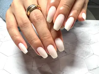 セミロング 渋谷 Laugh 8301のネイルデザイン