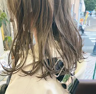 セミロング カラー 滝本 里実のヘアスタイル