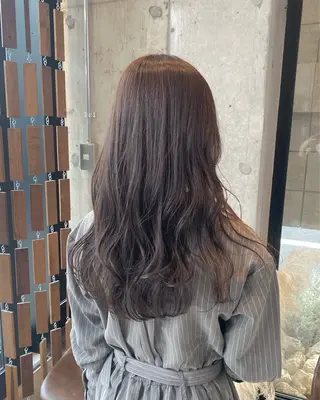 ロング カラー 佐々木 彩乃のヘアスタイル