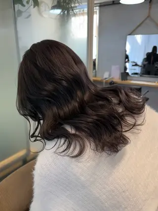 セミロング カラー ミルクティー× グレージュMOMOのヘアスタイル