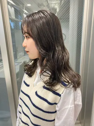 セミロング ウルフカット／吉村 桃子のヘアスタイル