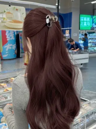 ロング カラー トレンド暖色ヘア🍒 miu🍒のヘアスタイル