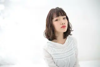 ミディアム ブリーチなしダブル/ レイヤーカット 小棹のヘアスタイル