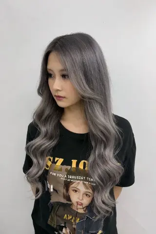 カラー ロング ベルグロー アルファのヘアスタイル
