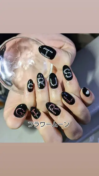 ネイル フラワー ムーンのネイルデザイン