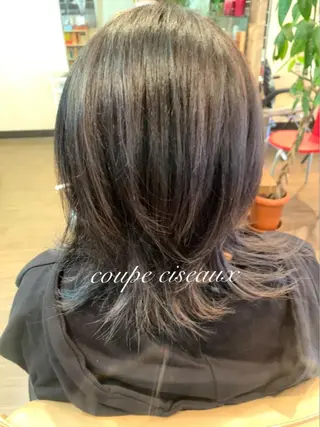 ミディアム カラー coupe ciseauxのヘアスタイル