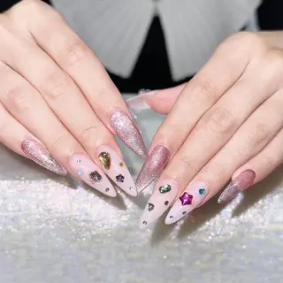 ネイル Queens 榊 まおのネイルデザイン