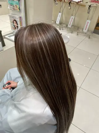 カラー 石川 英美花のヘアスタイル