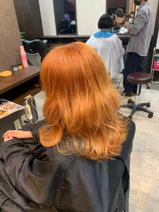 カラー I. NARUSEのヘアスタイル