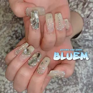 ネイル BLUEM なな🐶のネイルデザイン