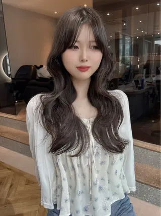 ロング カラー 韓国🇰🇷レイヤー 映える顔周り🩷のヘアスタイル