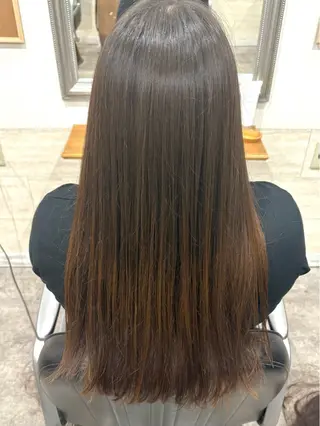 ロング カラー 堀川 希歩のヘアスタイル