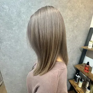 ミディアム FURSTIN所属・ニシヤマ カラーリストのヘアスタイル