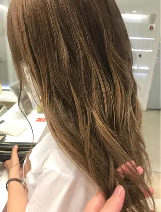 ロング カラー ブリーチ/レイヤー 🌻Mutsumiのヘアスタイル