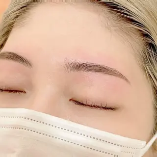 アイブロウ eyelash&eyebrow salon rimieux所属・畑 リナ 上北沢のマツエク・マツパデザイン