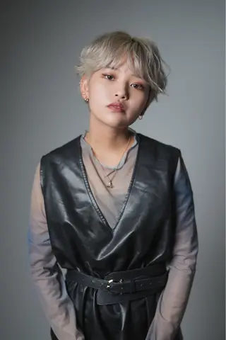 ショート カラー パーマ ヘアアレンジ ウルフとハイトーン みっちー✂️のヘアスタイル