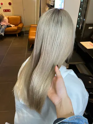 カラー 透明感カラー✨🩵 韓国ヘアkanatoのヘアスタイル