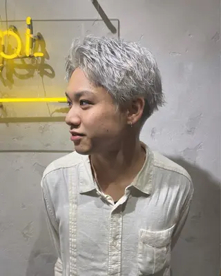 ショート kanta 梅田 韓国ハイトーンのヘアスタイル