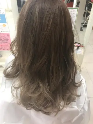 ロング カラー 保子 祐里香のヘアスタイル