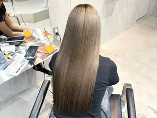 ロング カラー 緑川 佳薫のヘアスタイル