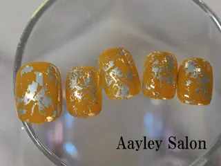 ミディアム ネイル カラー Aayley(アイリー)Salon所属・Aayley アイリ―サロンのネイルデザイン