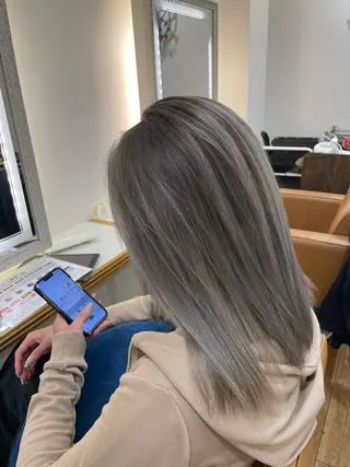 セミロング ブリーチ毛矯正.髪質 改善.髪にドラマをのヘアスタイル