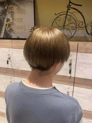 カラー 井上 優那のヘアスタイル