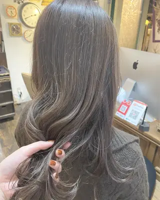 セミロング カラー ヤスザトアヤノ ／レイヤー／オリーブのヘアスタイル