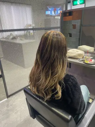 ロング カラー 手塚 由佳のヘアスタイル