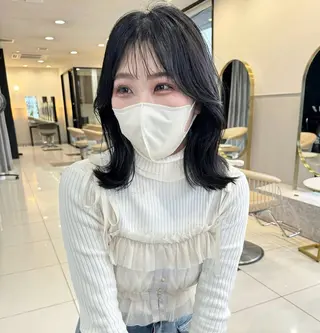 セミロング カラー 小林 彩音のヘアスタイル