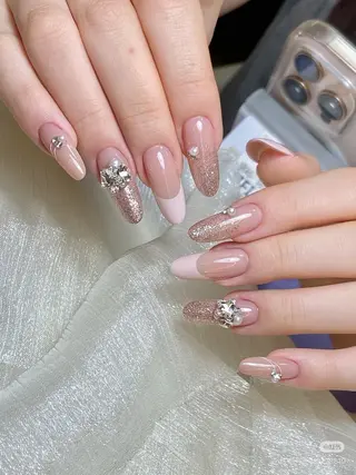 ネイル 長さ出しMORNAIL所属・長出し専門 パーツのネイルデザイン