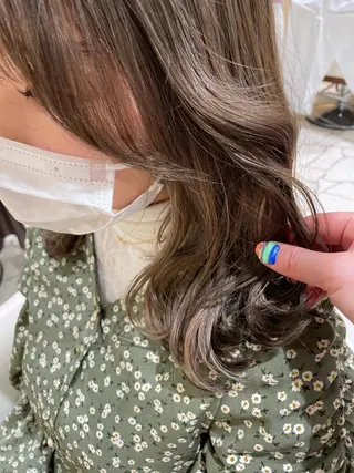 ミディアム カラー 大石 陽菜のヘアスタイル