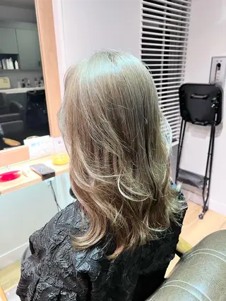 ロング カラー ツキダテ ユイのヘアスタイル