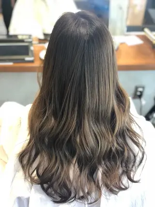 ロング カラー あらい なつみのヘアスタイル