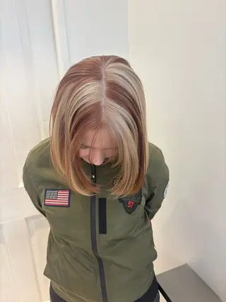 ショート カラー HIKARI🐈⬛ レイヤー×デザインのヘアスタイル