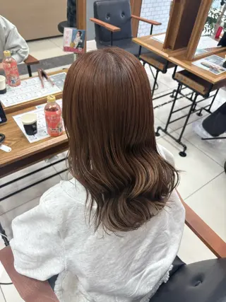 セミロング ブリーチ🫧艶カラー レイヤー韓国ヘアのヘアスタイル