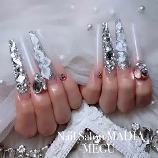 ネイル MADIA藤沢所属・MADIA MEGUのネイルデザイン