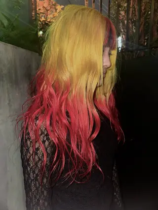 ロング ✴︎TO-MA✴︎ レッドカラー/透明感のヘアスタイル