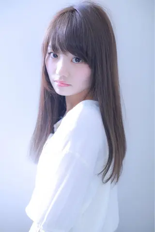 ロング 伊藤 裕貴のヘアスタイル