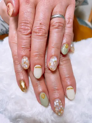 ネイル The Best Beauty受付担当のヘアスタイル