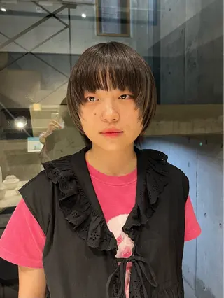 ショート カラー NERO 眞下秋歩のヘアスタイル