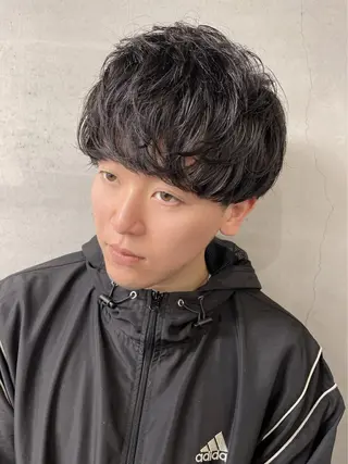 メンズ メンズパーマ特化サロンLond LOGAN所属・SEIYA メンズパーマ職人のヘアスタイル