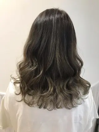 セミロング カラー にしだ まりえのヘアスタイル