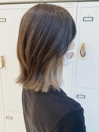 ミディアム カラー エクステ／インナー カラー 礒野朱里のヘアスタイル